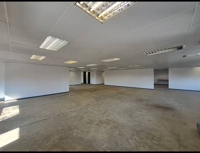 423M² OFFICE TO LET IN HYDE PARK